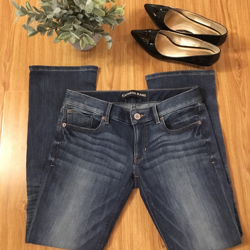 NWOT Express barely boot jeans! Size 4 Short